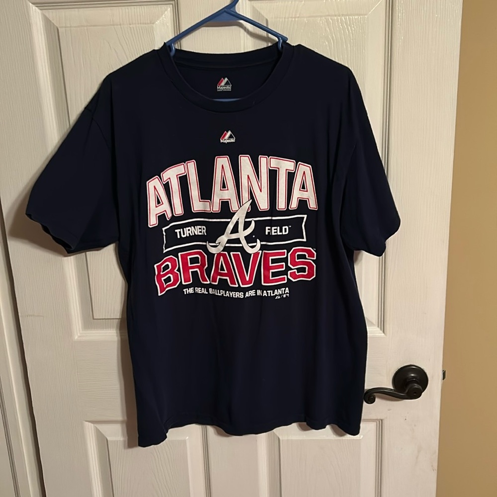 Majestic men’s Atlanta Braves shirt